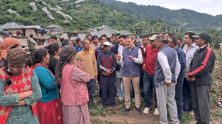 नगर एवं ग्राम नियोजन मंत्री ने थुनाग व जंजैहली में आपदा प्रभावित क्षेत्रों में राहत एवं पुनर्वास कार्यों की समीक्षा की, प्रभावितों से मिले, नुकसान का लिया जायजा