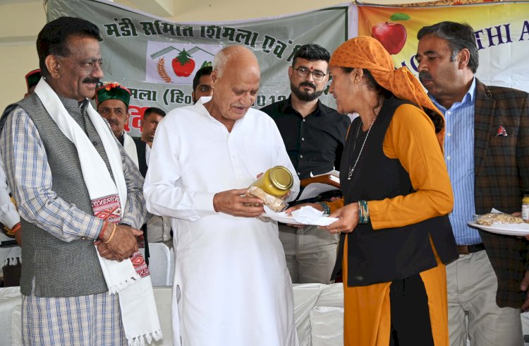 किसी भी उत्पाद को बेचने के लिए उसकी सही मार्केटिंग जरूरी - प्रोफेसर चंद्र कुमार