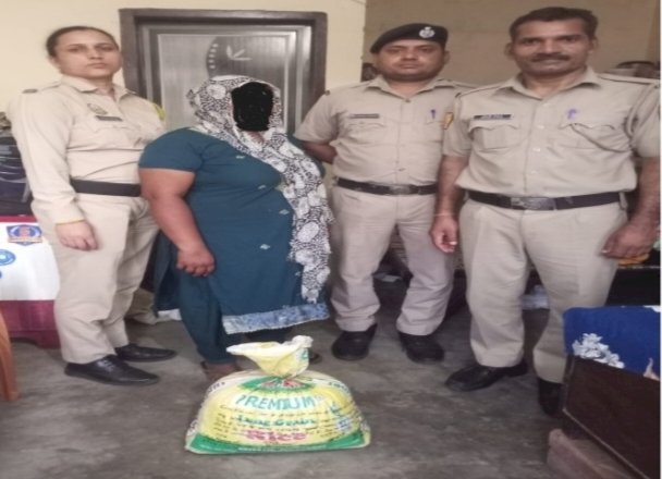 महिला नशा तस्कर के घर पुलिस की दबिश: 6.656 कि.ग्रा भुक्की समेत 9300 की कंरसी पकड़ी....