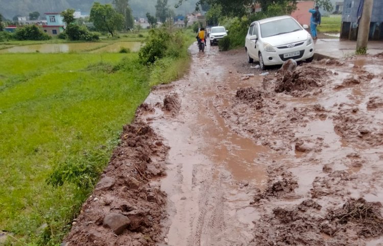 बनकला- रखनी लिंक रोड़: कभी ब्लॉक की सड़क थी फिर हो गई लोक निर्माण विभाग की...अब जिम्मेवारी लेने को तैयार नही. ख़ास ख़बर....