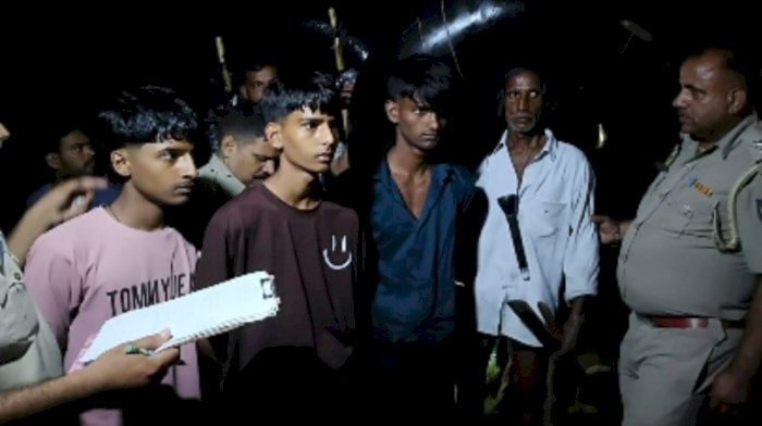 फोटो खींचने यमुना नदी में उतरे 3 लड़के फंसे: देर रात 1 बजे एनडीआरएफ की मदद से किया रेस्कयू....