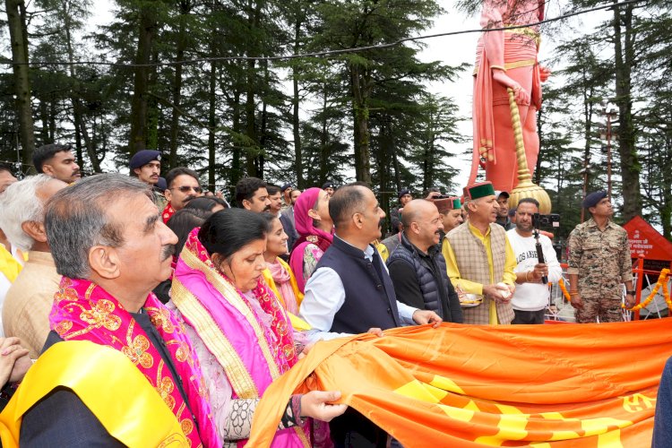 मुख्यमंत्री ने जाखू मंदिर में हनुमान ध्वजा स्थापना समारोह में भाग लिया