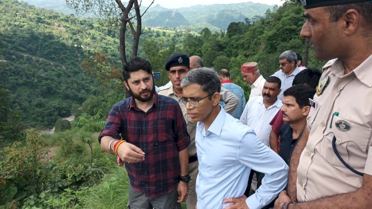 आपदा में हुए नुकसान का आकलन करने मंडी पहुंचा अंतर मंत्रालयीय केंद्रीय दल, धर्मपुर क्षेत्र में लिया जायजा