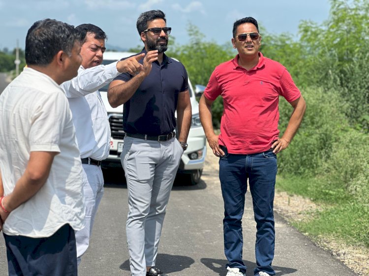 विधायक व उपायुक्त ने चिंतपूर्णी क्षेत्र में विकास परियोजनाओं का किया संयुक्त निरीक्षण