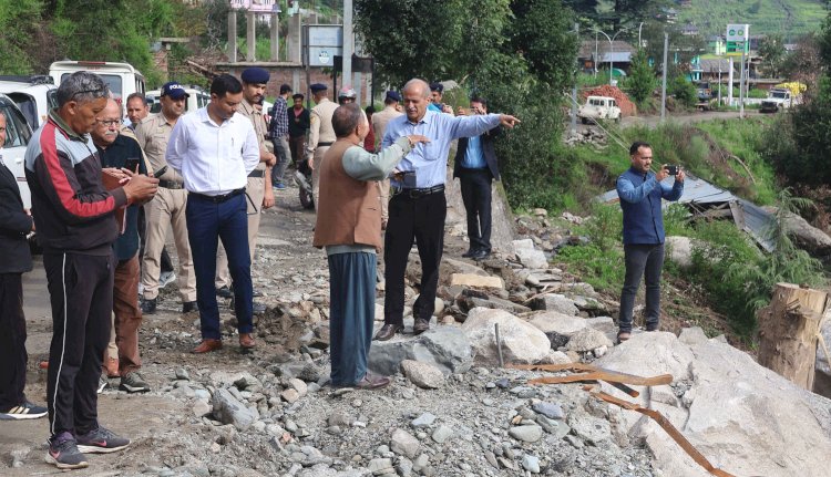 केंद्रीय दल ने सराज क्षेत्र में आपदा प्रभावित स्थलों का दौरा किया, राजस्व मंत्री से की चर्चा