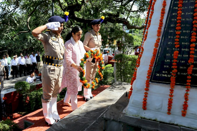नाहन :कारगिल विजय दिवस पर देश के अमर शहीदों को दी श्रद्धांजलि