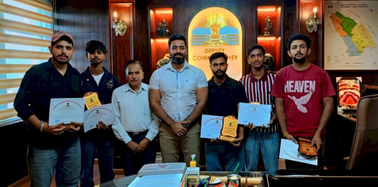 युवाओं ने रोपे 250 पौधे, उपायुक्त जतिन लाल ने किया सम्मानित