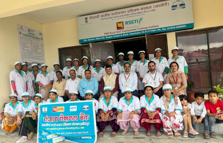 आरसेटी ने चंगर की महिलाओं को सिखाया पेपर कवर और लिफाफे बनाना