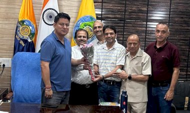 रोटरी क्लब अध्यक्ष मनीष जैन ने एसपी से शिष्टाचार भेंट की...