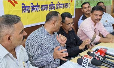 शिक्षा उपनिदेशक उच्च के साथ आयोजित  बैठक में प्रवक्ता संघ से जुड़े कई मुद्दों पर चर्चा की  स्कूल प्रवक्ता संघ के पदाधिकारी नाहन में मीडिया से हुए रूबरू