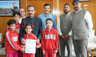 राजकीय प्राथमिक विद्यालय, ढली, शिमला के विद्यार्थियों ने किया मुख्यमंत्री राहत कोष में अंशदान