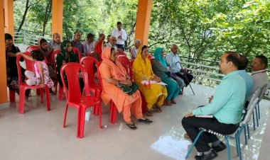 वित्तीय साक्षरता के लिए ग्राम पंचायतों में पहुंचे बैंक अधिकारी