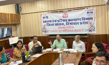 डेंगू, स्क्रब टाइफस एवं विभिन्न जल जनित रोगों के सम्बन्ध में ग्राम स्तर तक लोगों को करें जागरूक - डॉ. अजय पाठक