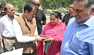 भारी वर्षा से प्रभावितों को विधायक सुंदर सिंह ठाकुर ने दी फौरी राहत