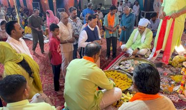 नाहन में गणेश उत्सव में पहुंच कर डॉ. बिंदल ने लिया आशीर्वाद