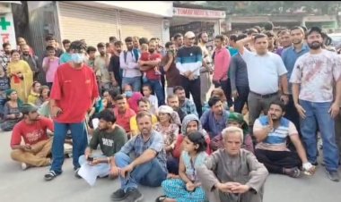 नाहन : ददाहू अस्पताल में डॉक्टर न मिलने से ग्रामीण भड़के : सड़क पर लगाया जाम..