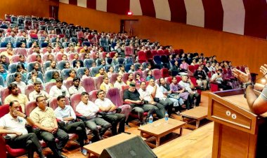 उपायुक्त जतिन लाल का विद्यार्थियों से आत्मीय संवाद, दिए सफलता के मंत्र