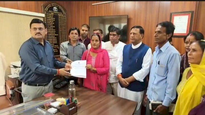 अब शहीद कुलविंद्र सिंह हाई स्कूल की तालाबन्दी के सरकारी फ़रमान जारी, गुस्साए ग्रामीण बोले यह शहीद का अपमान..
