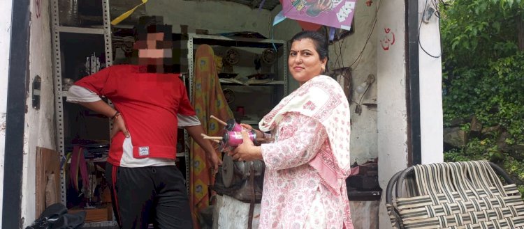 नाहन में पतंगबाजी का सामान बेचने वाले दुकानदारों पर पड़े छापे: प्रतिबंधित चाईना डोर की 4 चरखियां पकड़ीं....