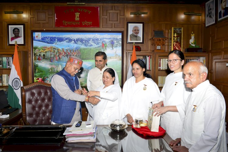 ब्रह्माकुमारी बहनों ने राज्यपाल को राखी बांधी