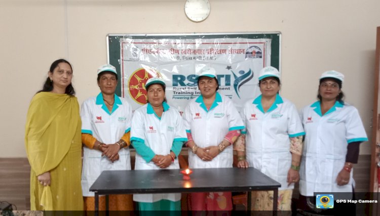 चैलचौक में शुरू हुआ 12 दिवसीय मोमबत्ती निर्माण प्रशिक्षण