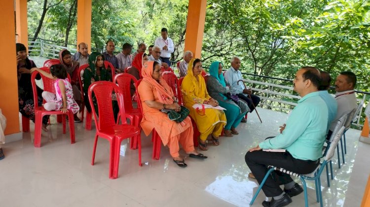 वित्तीय साक्षरता के लिए ग्राम पंचायतों में पहुंचे बैंक अधिकारी