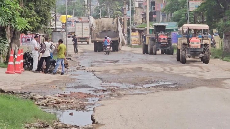 सिरमौर में सड़कों की सुध लेना भूली सरकार, खस्ताहाल में जिला की सड़के