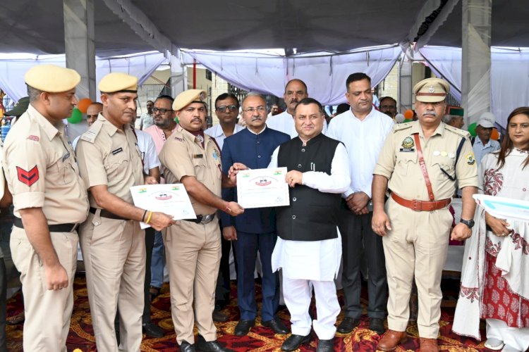कई चुनौतियों के बावजूद आगे बढ़ रहा है हिमाचल प्रदेश : विनय कुमार
