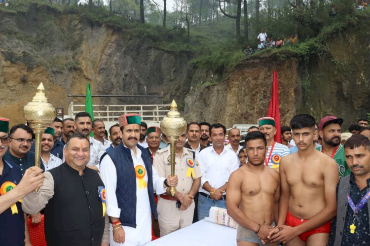 रेणुका वि•स• क्षेत्र की दस सड़क निर्माण पर 81 करोड की राशि हो रही व्यय : विक्रमादित्य सिंह