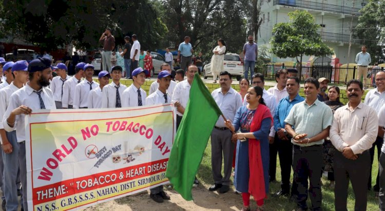 उपायुक्त ने नशा मुक्त भारत अभियान जागरूकता रैली को दिखाई हरी झंड़ी