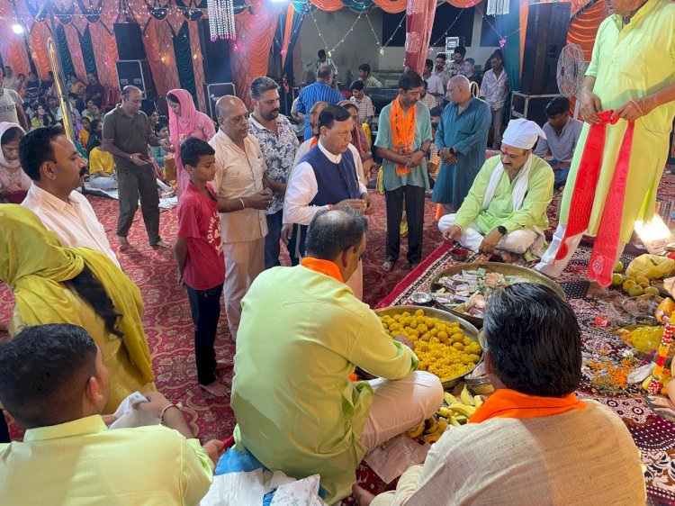नाहन में गणेश उत्सव में पहुंच कर डॉ. बिंदल ने लिया आशीर्वाद
