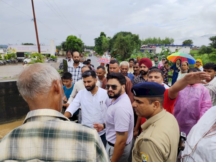 नाहन: पांवटा में खड्ड में डूब रही गाय को बचाने कूदा व्यक्ति बहा,रेस्कयू ऑपरेशन जारी..