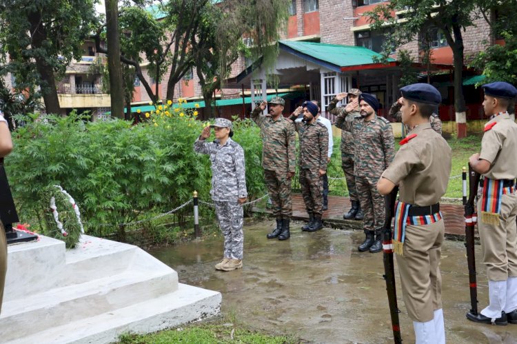 सैनिक स्कूल सुजानपुर टीरा में शहीद मेजर सुधीर वालिया का शहादत दिवस मनाया गया