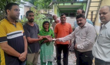 रामचंद्र पठानिया ने प्रभावित परिवार को दी फौरी राहत