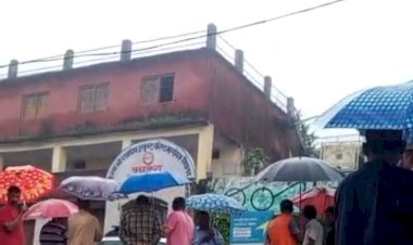 चबूतरा में भूस्खलन से 5 पक्के मकान ध्वस्त, प्रभावितों को स्थानीय स्कूल में किया शिफ्ट