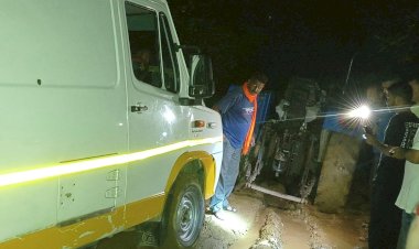 पूर्व सैनिक का पार्थिव शरीर ला रही एम्बुलेंस खस्ताहाल सड़क पर घण्टों फंसी रही.. मंझौली- धार क्यारी सड़क की घटना.