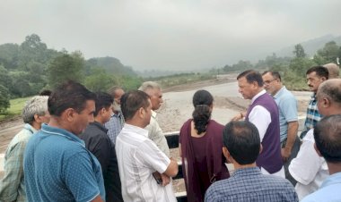 डा. बिन्दल ने बनकला, सतीवाला, फतेहपुर और हरिपुर खोल में हुये नुकसान का लिया जायजा