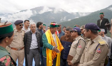 राजस्व मंत्री ने किन्नौर जिला के सांगला बस स्टैंड के साथ हुए भूस्खलन का मौके पर निरीक्षण किया