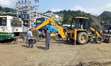 धर्मपुर में आपदा प्रभावितों को 13.60 लाख रुपए की फौरी राहत वितरित - एसडीएम