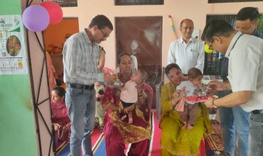 नारा दरबोर में आयोजित किया पोषण जागरुकता कार्यक्रम, छह माह की बच्चियों को करवाया अन्नप्राशन