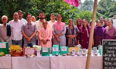 पौष्टिक व्यंजनों की प्रदर्शनी लगाकर बताया पोषण का महत्व