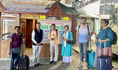 विश्व पर्यटन दिवस पर टूरिस्टों का किया स्वागत