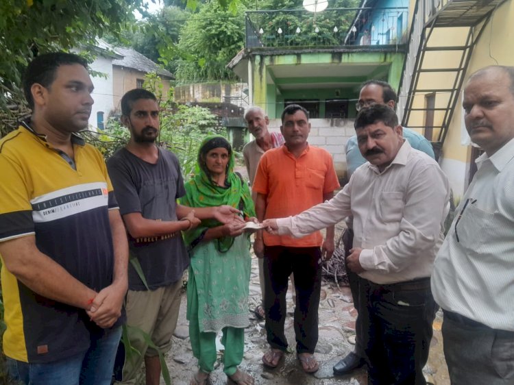 रामचंद्र पठानिया ने प्रभावित परिवार को दी फौरी राहत