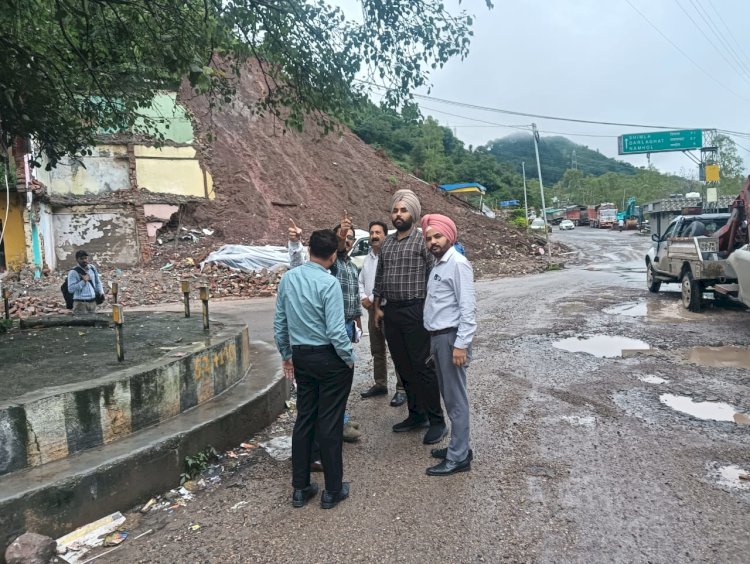 एसडीएम सदर ने किया निरीक्षण, लोगों की भावनाओं को देखते हुए प्राचीन वृक्षों को बचाने का निर्णय