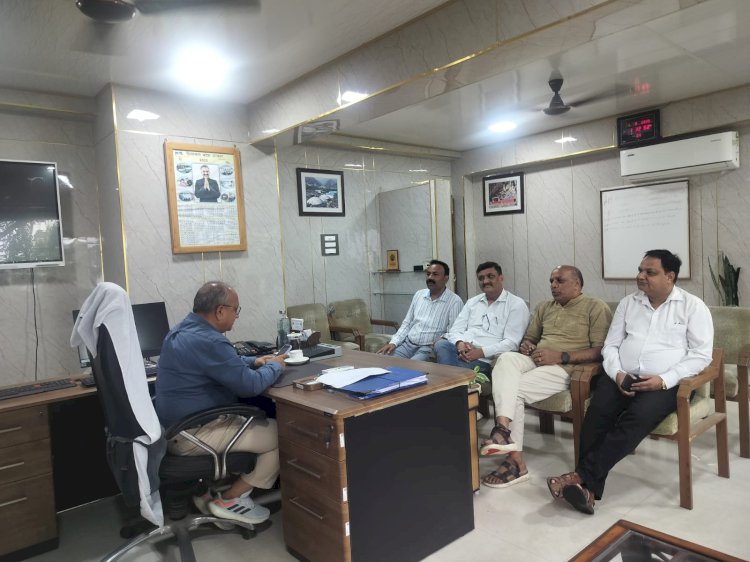पेयजल समस्या को लेकर भाजपा नेताओं ने अधीक्षण अभियंता से की मुलाकात