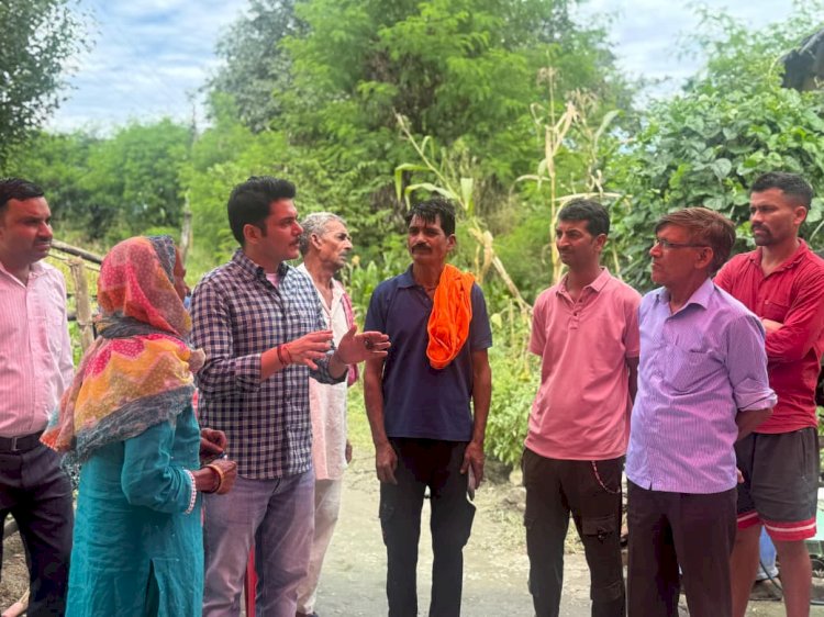 चबूतरा में आई त्रासदी में जरूरतमंद परिवारों के साथ ख़डी है संस्था : अभिषेक राणा