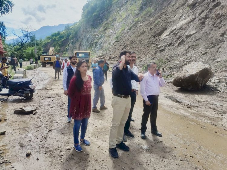 नौ मील से कुल्लू की ओर फोरलेन मार्ग बहाल, वाहनों की आवाजाही शुरू - गुरसिमर सिंह