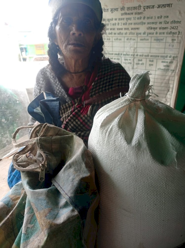 उचित मूल्य की दुकानों में  प्राथमिकता पर उपलब्ध करवाया जा रहा राशन