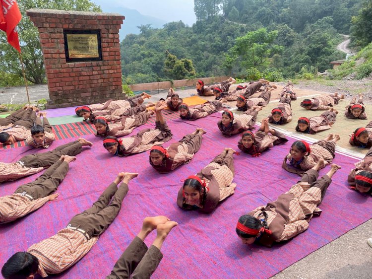 रोटरी क्लब नाहन एवं आयुष विभाग नाहन के संयुक्त तत्वावधान में राजकीय उच्च विद्यालय मलगांव में निःशुल्क चिकित्सा एवं योग शिविर का आयोजन