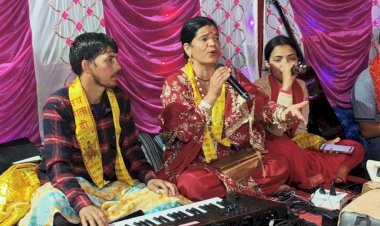 बंजार क्षेत्र में शारदीय नवरात्री पर्व की धूम, काली माता मंदिर शलेरा में भजन संध्या, भक्तों ने खूब लगाए जयकारे।